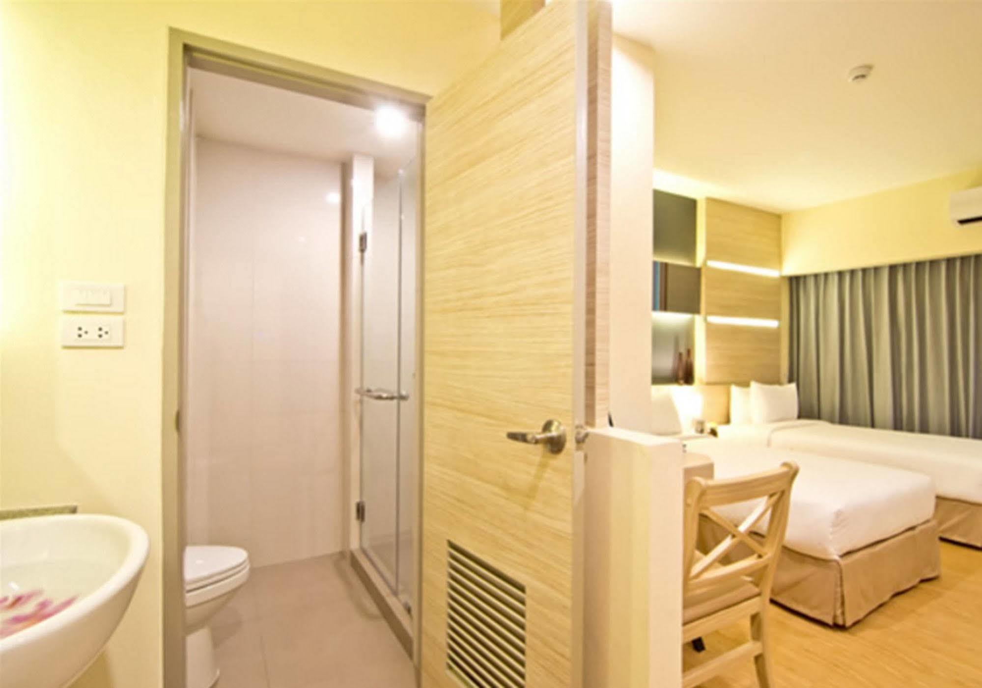 Sunshine One Hotell Pattaya Exteriör bild